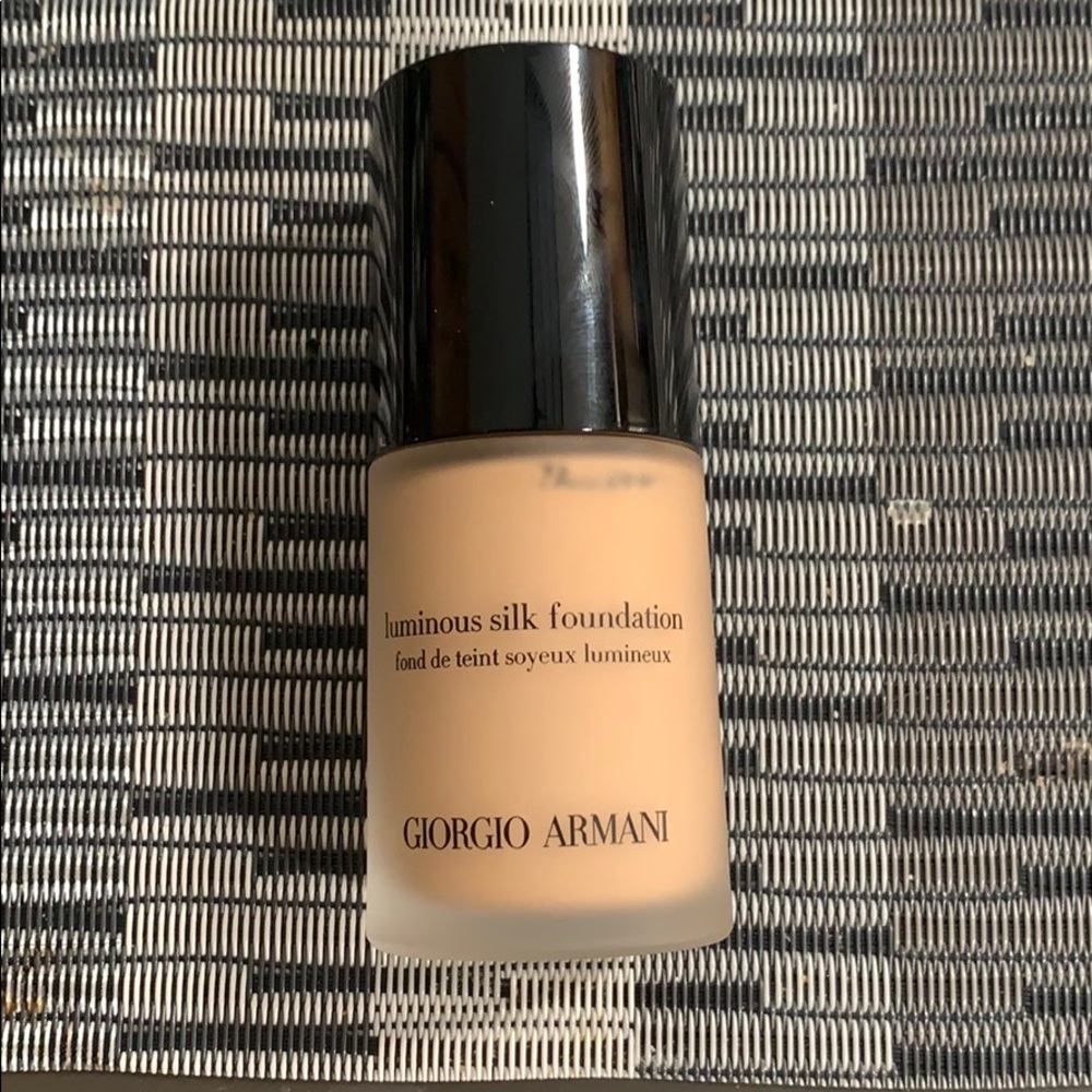 Giorgio Armani Luminous Silk Foundation